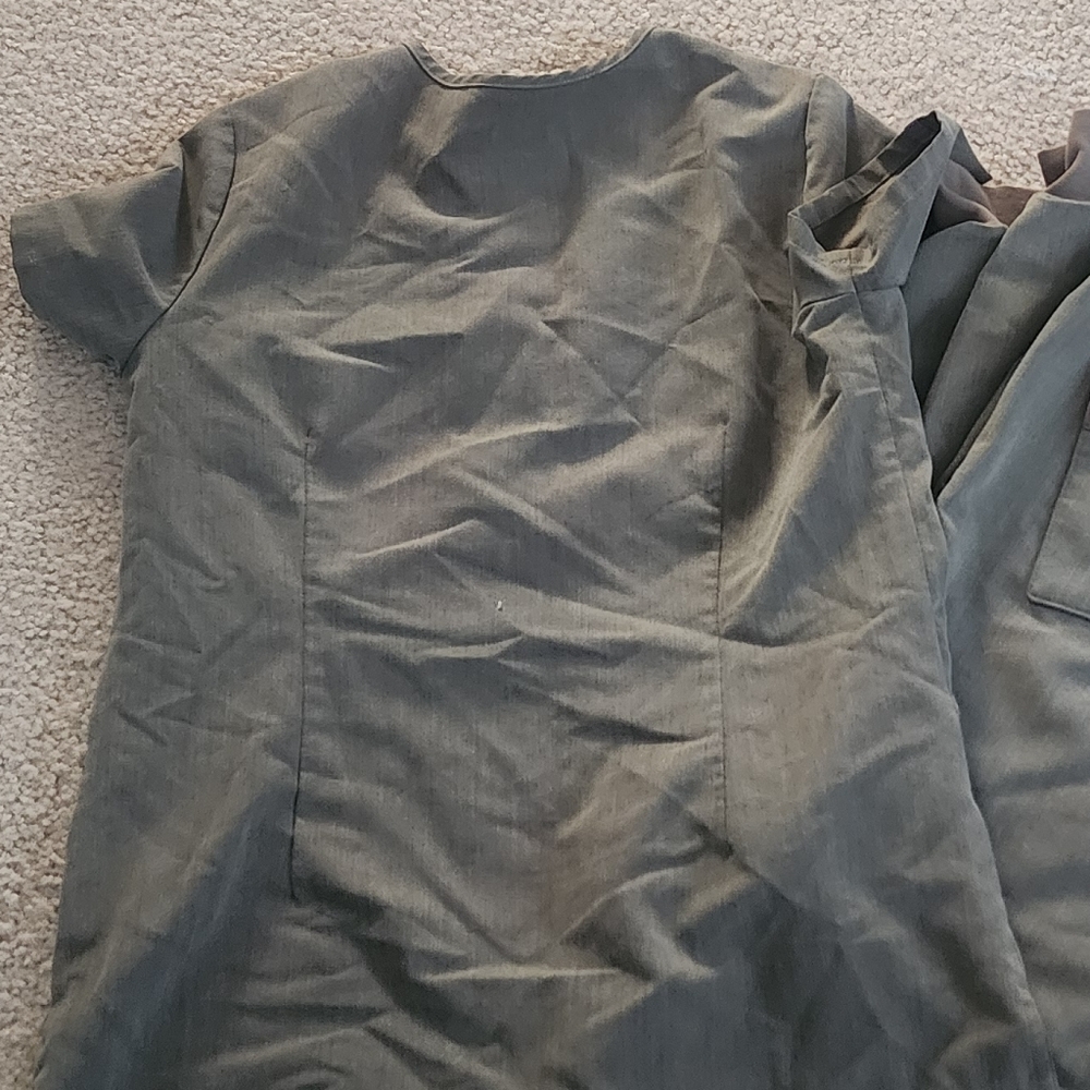 Figs Heathered OLIVE TOP - Picture 2 of 2